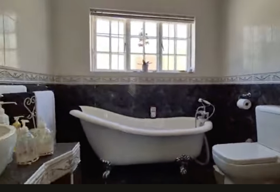 3 Bedroom Property for Sale in Middedorp Western Cape